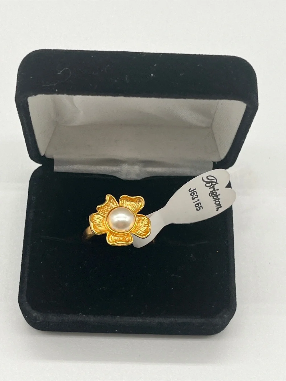 Brighton Everbloom glass pearl ring. Size 9. Gold plated.
